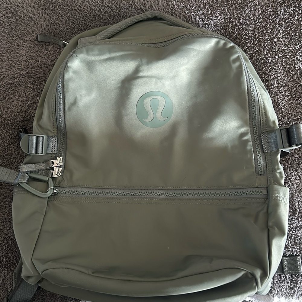 Lululemon: New Crew Back Pack
